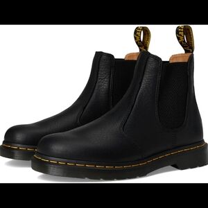 EUC Dr. Martens Black 2976 Leather Chelsea Boots